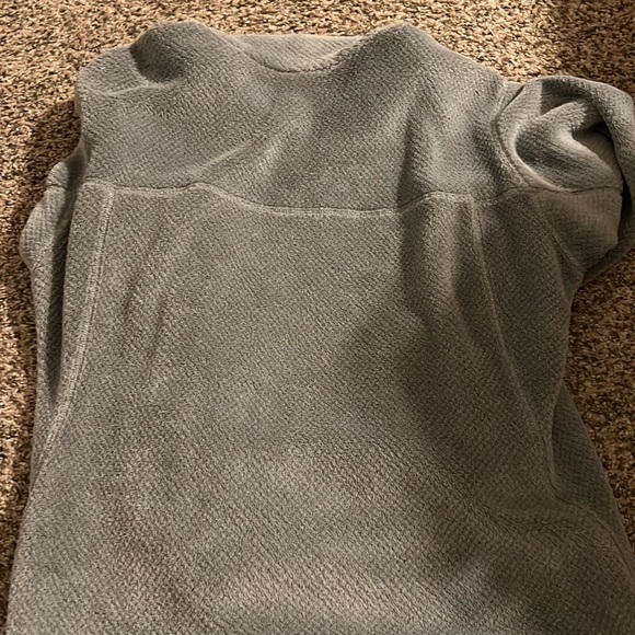 Patagonia Quarter Button - Picture 2 of 2